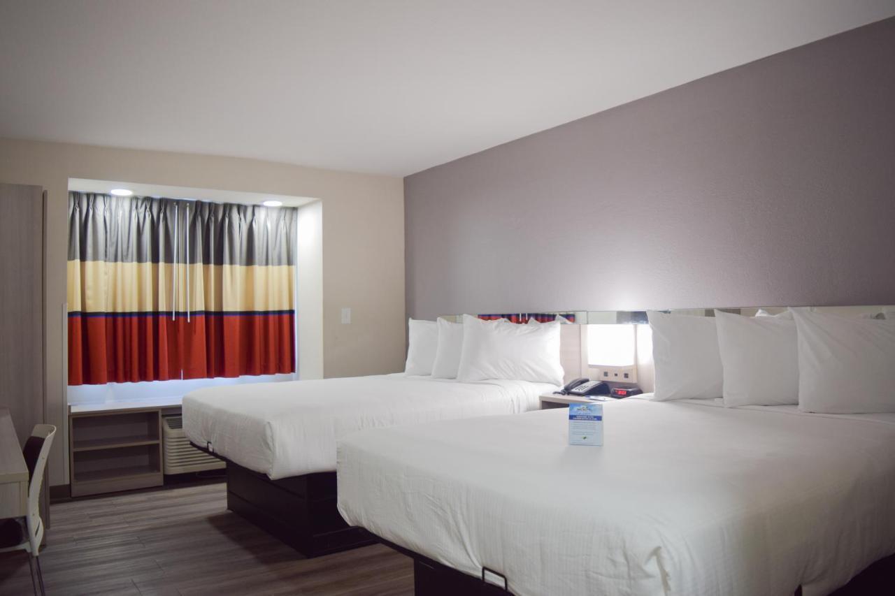 Travelers Inn And Suites Роли Экстерьер фото