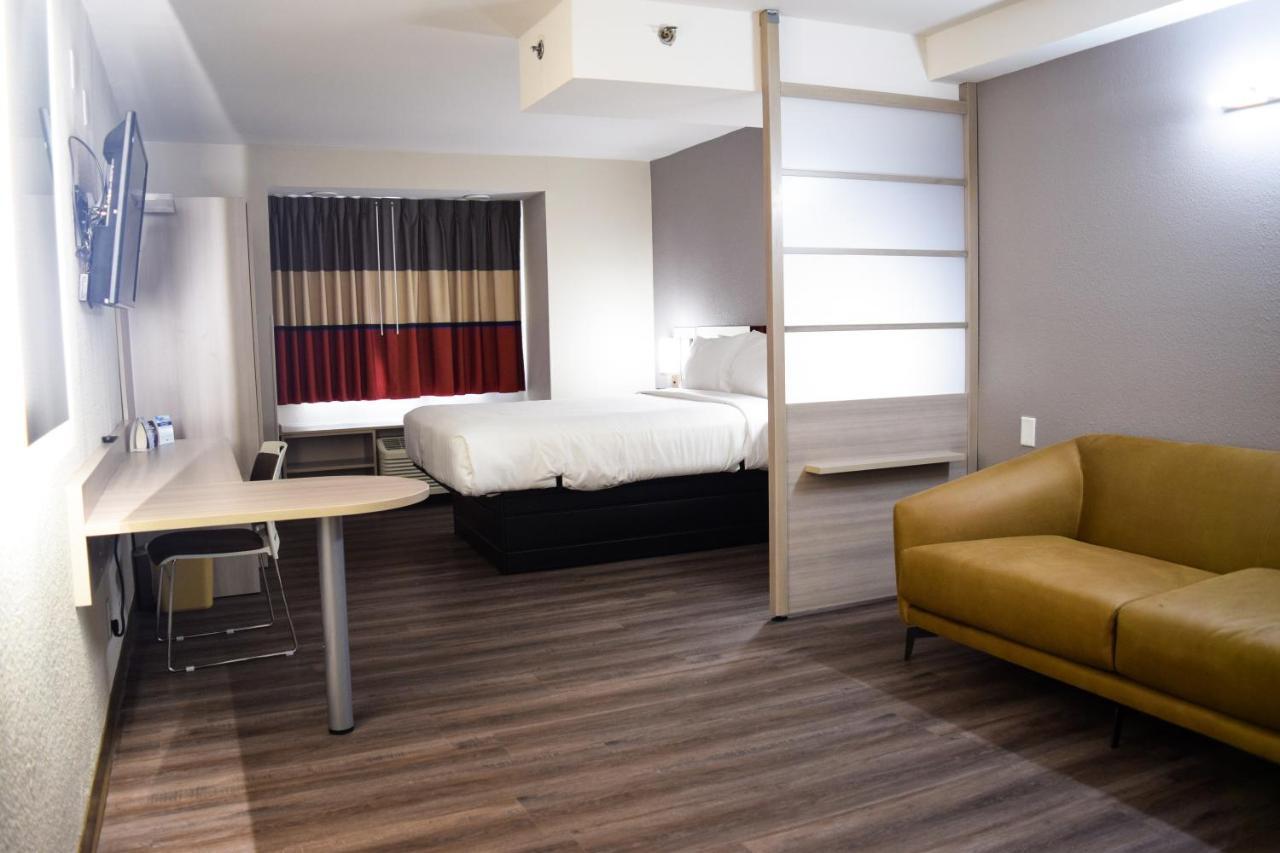 Travelers Inn And Suites Роли Экстерьер фото