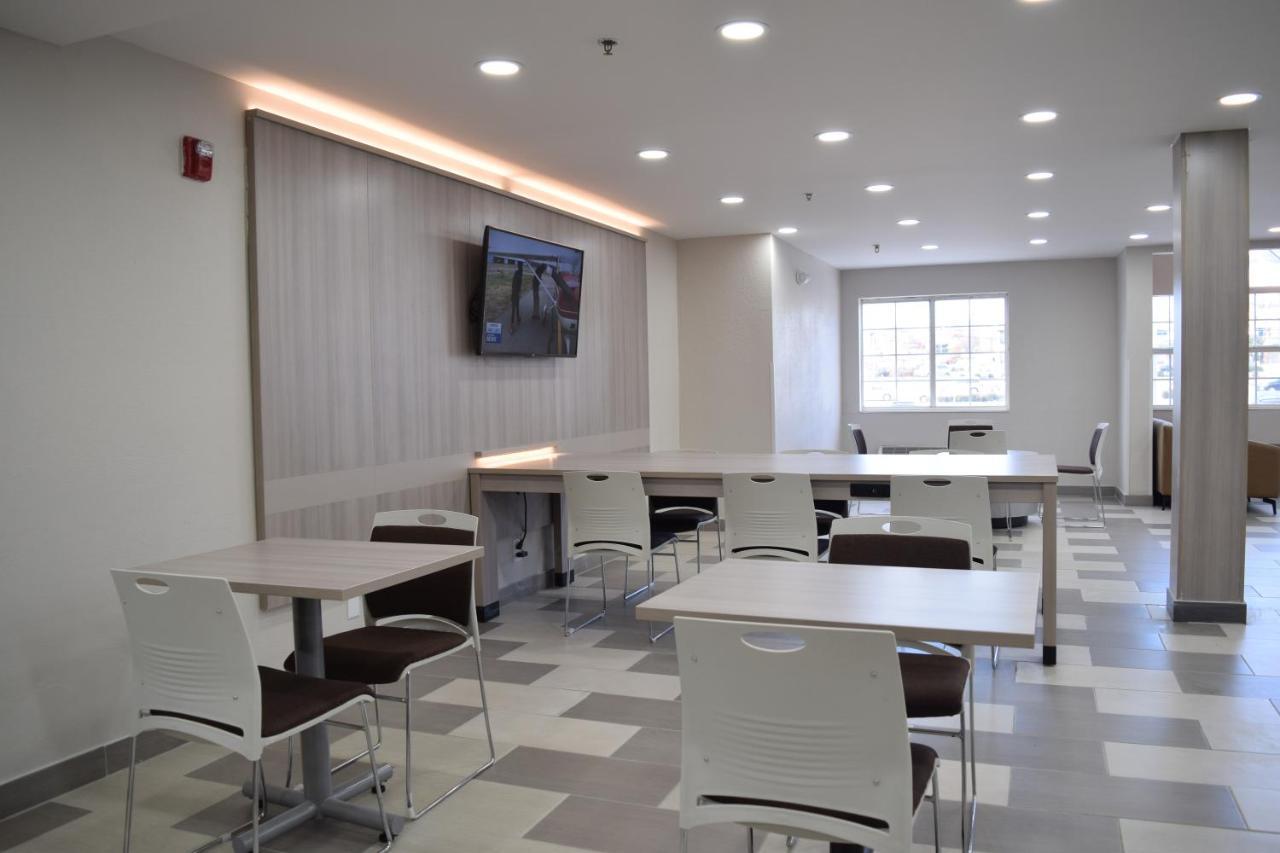Travelers Inn And Suites Роли Экстерьер фото